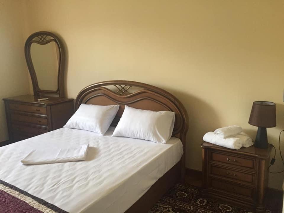 Holiday Home เยเรวาน ภายนอก รูปภาพ